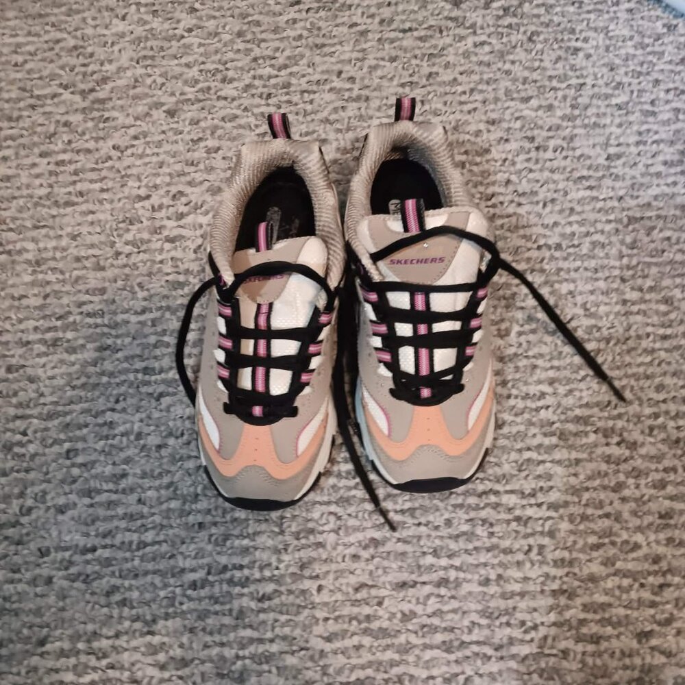 Skechers woman's size 6 orange, tan, black and white